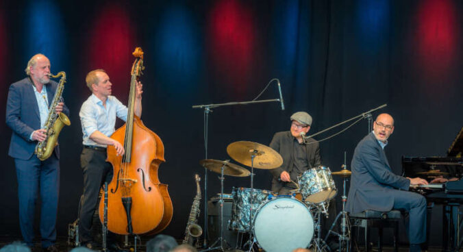 Dirk Engelmeyer (Schlagzeug), Frank Muschalle (Klavier), Stephan Holstein (Saxophon) und Matthias Klüter (Kontrabass). (Foto: Manfred Pollert)