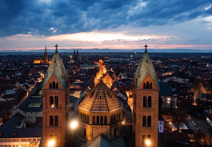 Ausblick auf das nächtliche Speyer (Foto: Domkapitel Speyer, Foto: Klaus Landry)