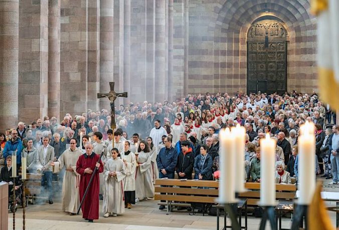 Feierlicher Einzug zum Pfingstfest 2024 (Foto: Domkapitel Speyer, Foto: Klaus Landry)