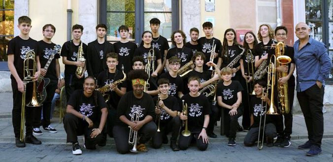 Sant Andreu Jazz Band mit ihrem Gründer und Dirigenten Joan Chamorro (Foto: SAJB)
