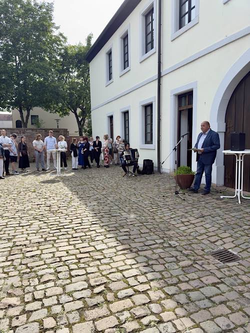 Schulleiter Steffen Hemmer bei der Eröffnung (Foto: Bezirksverband Pfalz)