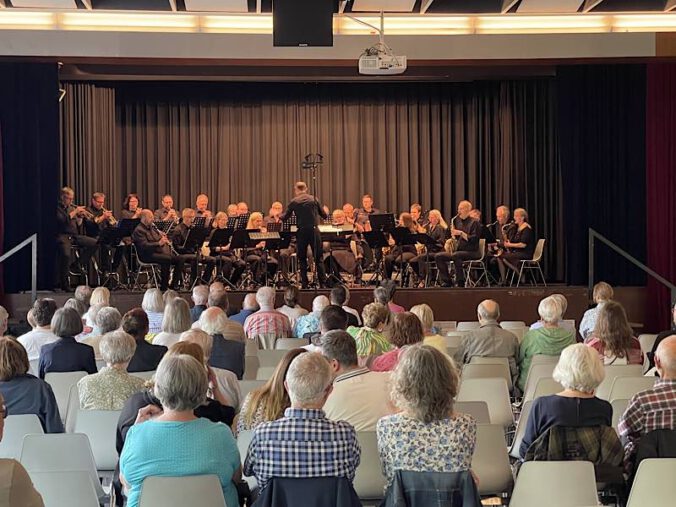 Benefizkonzert mit der Swingband Harthausen in der Aula des Nikolaus-von-Weis-Gymnasiums. (Foto: Dombauverein Speyer)