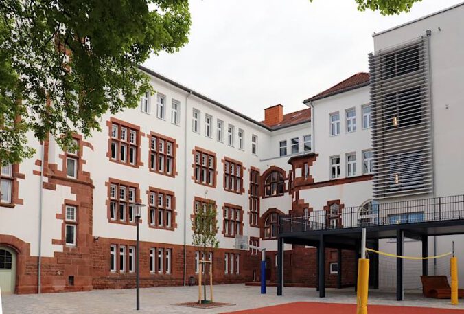 Die Landgraf-Ludwig-Realschule in der Alleestraße. (Foto: Stadt Pirmasens / Maximilian Zwick)