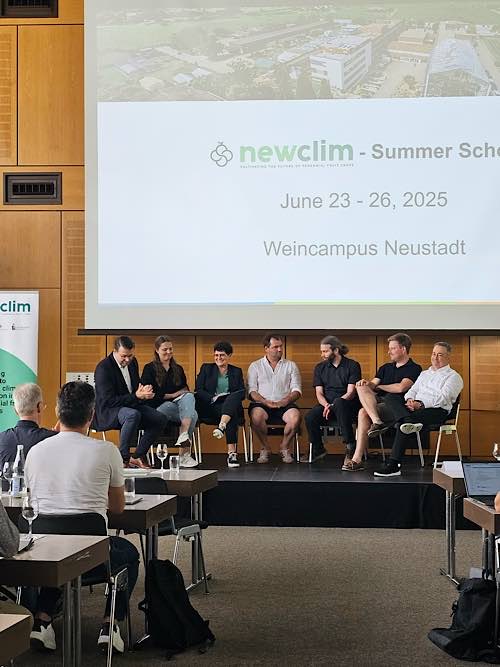 Ergebnispräsentation der Online-Gruppe Bild 3: Podiumsdiskussion (v.l.n.r.: Prof. Dr. Dominik Durner, Christin Wagner, Christine Schneider, Karl Rummel, Prof. Dr. Oliver Trapp, Hans Rebholz und Prof. Dr. Michael Rademacher) (Foto: Weincampus Neustadt)