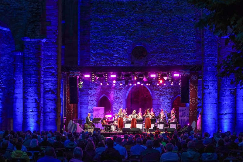 Bigband-Konzert in der Klosterruine Limburg (Foto: Holger Knecht)