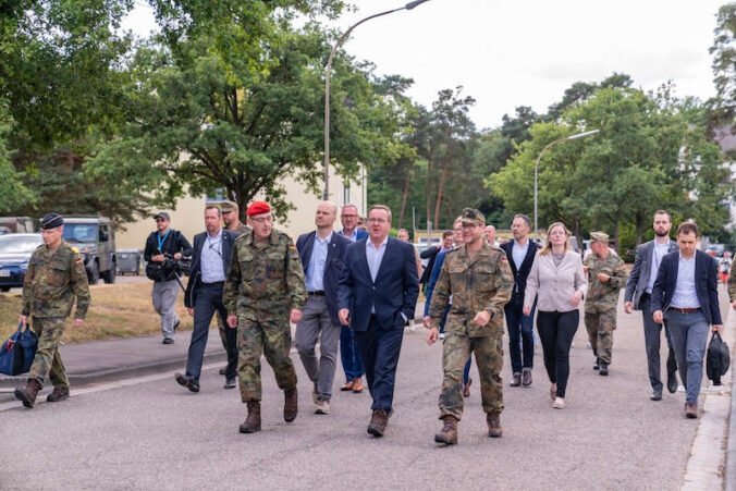 Bundesminister Pistorius beim Truppenbesuch in Germersheim (Foto: BMVg/Johannes Heyn)