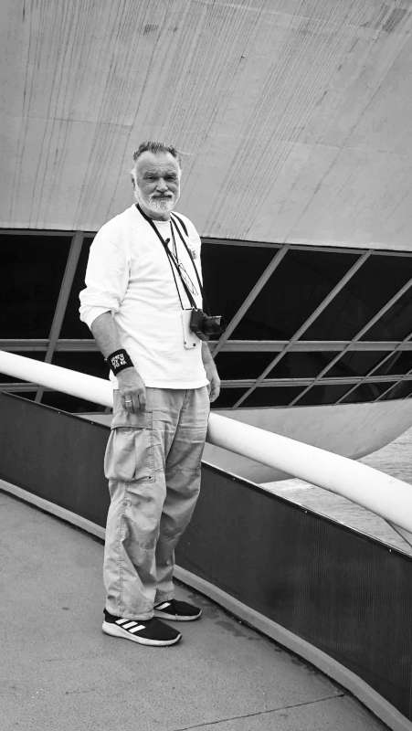 Horst Hamann mit seiner Kamera (Foto: Marie Préaud)