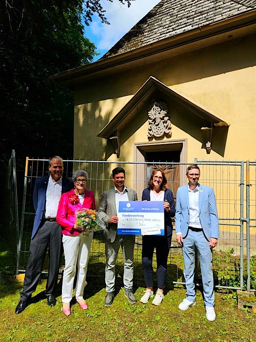 v.l.: Andreas Huber, Karin Kolb, Manuel Steinbrenner, Barbara Schommer (DSD) und Christian Trump (Glücksspirale). (Foto: Stadt Kaiserslautern)