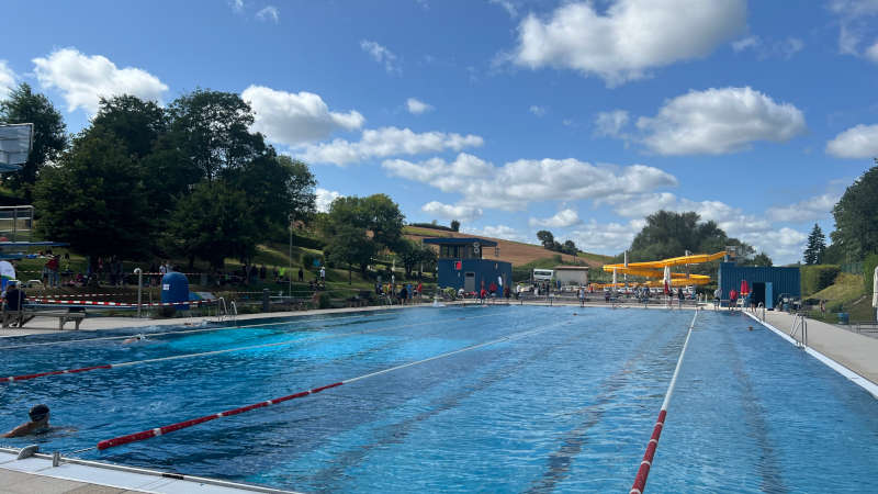 Schwimmbecken im Freibad Winnweiler (Foto: VG Winnweiler)