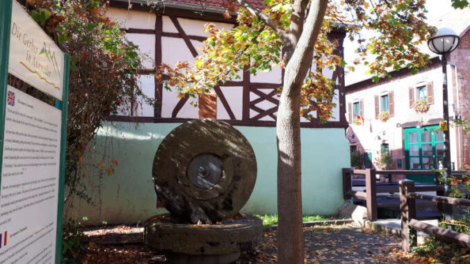 Mühlstein Stadtmühle (Foto: Verein SÜW Annweiler e.V.)
