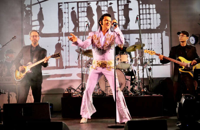 One Night Of Elvis /Foto: Rainer Wollenschneider)