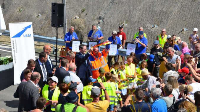 Die offizielle Verkehrsfreigabe der Ortsumgehung Imsweiler im Zuge der B 48 in der Westpfalz (Foto: LBM)