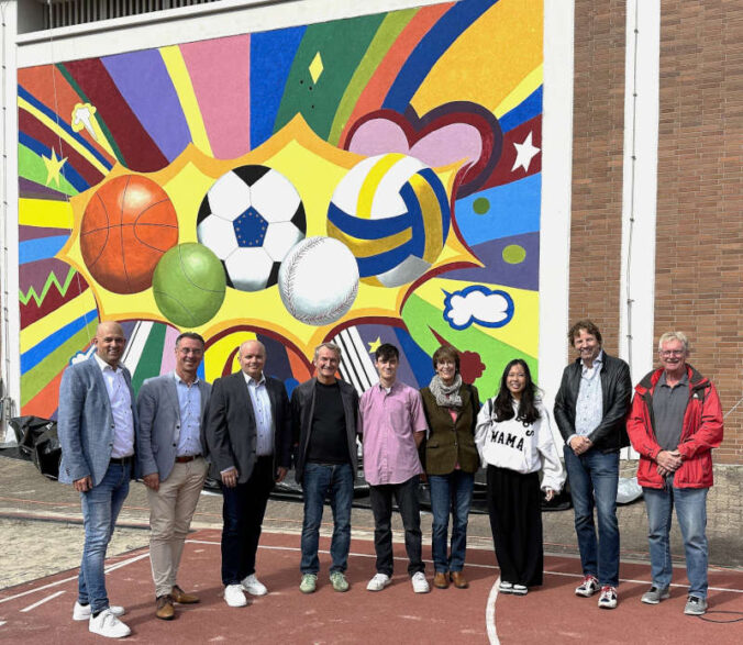 Die Honoratioren mit den Künstlerinnen und Künstlern (Foto: KV Germersheim)