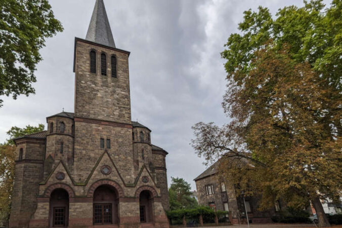 Die Protestantische Christuskirche in Ludwigshafen-Mundenheim (Foto: Prot. Dekanat LU/Martin)