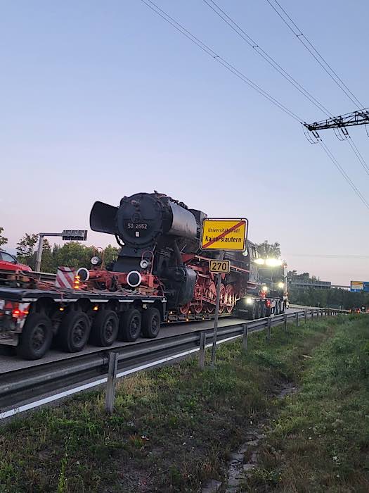 Die Dampflok verlässt Kaiserslautern in Richtung Otterbach. (Foto: Stadt Kaiserslautern)