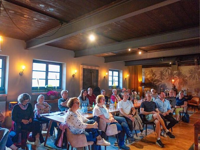 Beim Vermietertreffen gab es neben Informationen auch Zeit für guten Austausch. (Foto: Südpfalz-Tourismus Landkreis Germersheim e.V.)