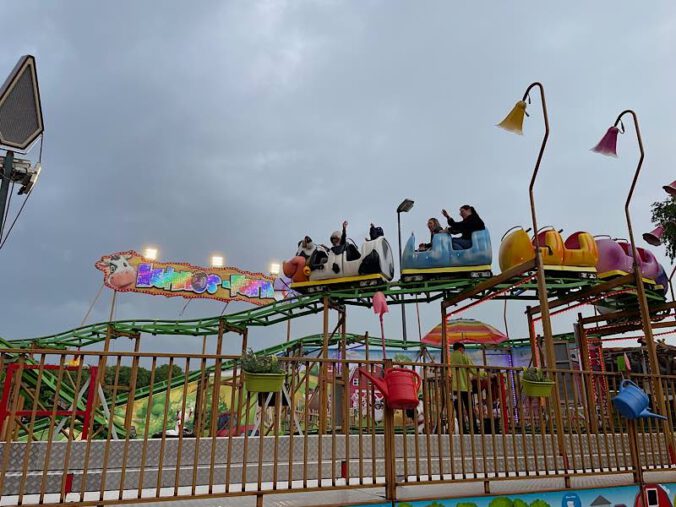 Mit „Kuhnos Farm“ feiert eine Kinderachterbahn Premiere in der Siebenhügelstadt. (Foto: Gemi Verlags GmbH)