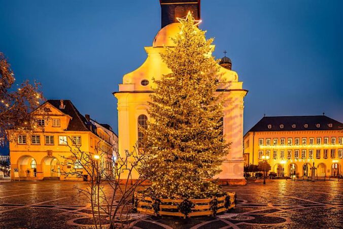 Rathausplatz im Advent (Foto: Pressestelle FT, Andreas Henn)