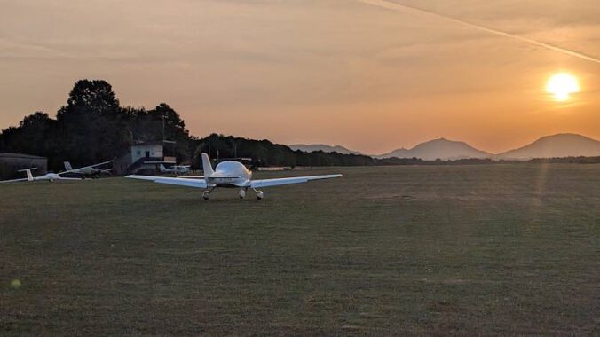 Flugplatz des Aero Clubs Landau-Pfalzauf dem Ebenberg (Foto: Aero Club Landau-Pfalz)