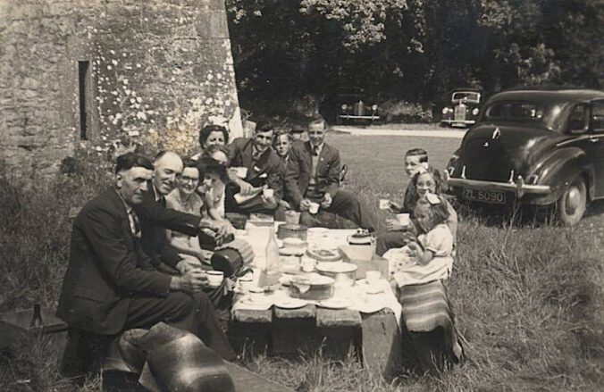 Ein Foto aus der Ausstellung „Die irische Pfälzer Geschichte“ zeigt ein Treffen von Nachkommen der pfälzischen Aus-wanderer um 1950. (Foto: Austin Bovenizer)