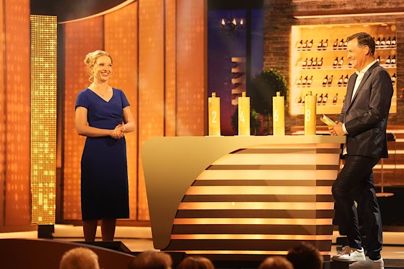 Anna Zenz beim Weinratespiel mit Holger Wienpahl (Foto: Holger Knecht)