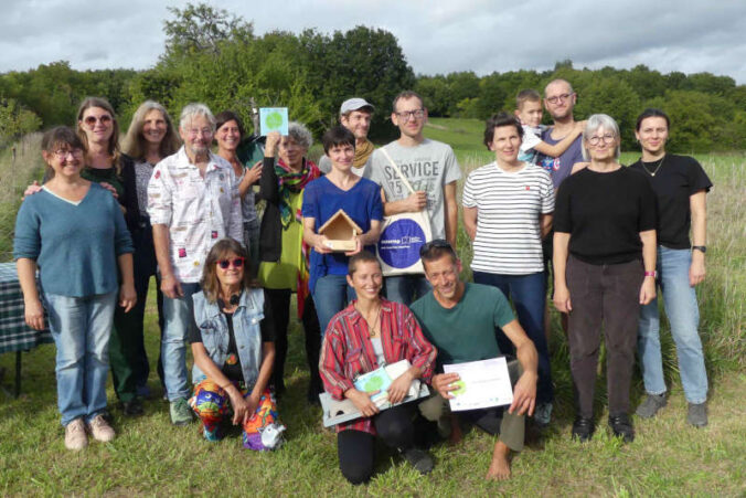 Preisträgerinnen und Preisträger zusammen den Organisatorinnen des Biosphärenreservats beim Festtag in Kutzenhausen. (Foto: Biosphärenreservat Pfälzerwald-Nordvogesen/Deborah Lopp)