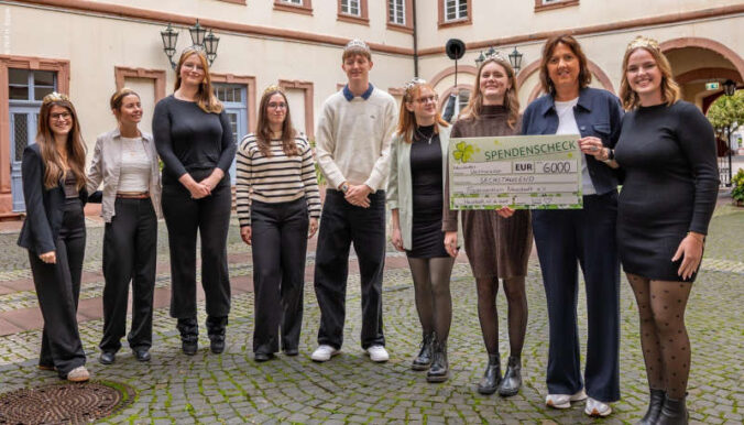 Spende ans Neustadter Frauenhaus (Foto: Fotograph Rolf Epple)