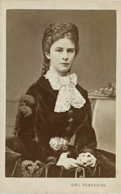 Kaiserin Elisabeth um 1865, Fotografie von Emil Rabending. (Bildnachweis: Wien Museum, Foto: Emil Rabending)