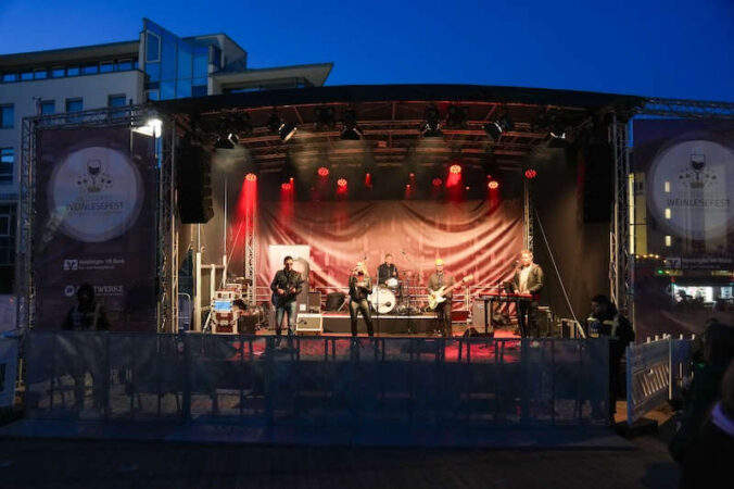Lorena Huber und Band beim Deutschen Weinlesefest 2025 (Foto: Holger Knecht)