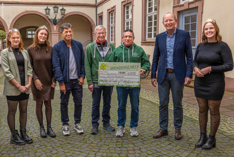 Spende an die VOR-TOUR der Hoffnung (Foto: Fotograph Rolf Epple)