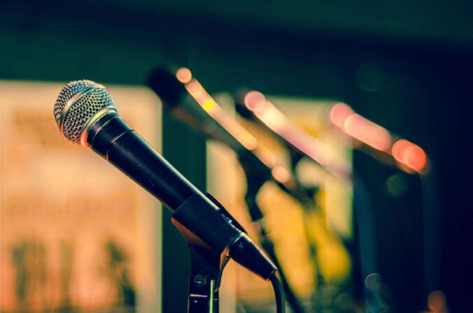 Symbolbild Mikrophon Musik Gesang (Foto: Pixabay/Rudy and Peter Skitterians)