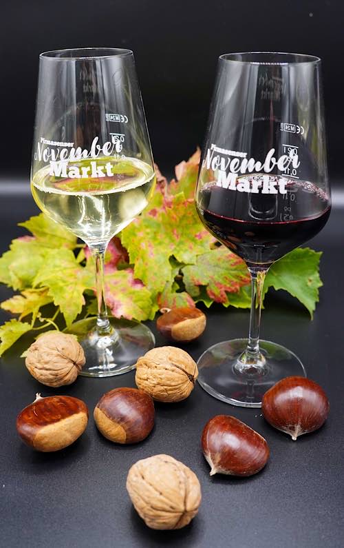 Der Novembermarkt lockt mit Riesenrad, Wein, Live-Musik und verkaufsoffenem Sonntag nach Pirmasens. (Foto: Stadt Pirmasens / Maximilian Zwick)