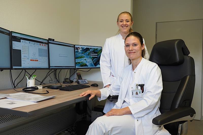 Sarina Rausch (h.) und Dr. med. Janine Bauer, Projektleiterinnen Telenotarzt (Foto: Westpfalz-Klinikum)