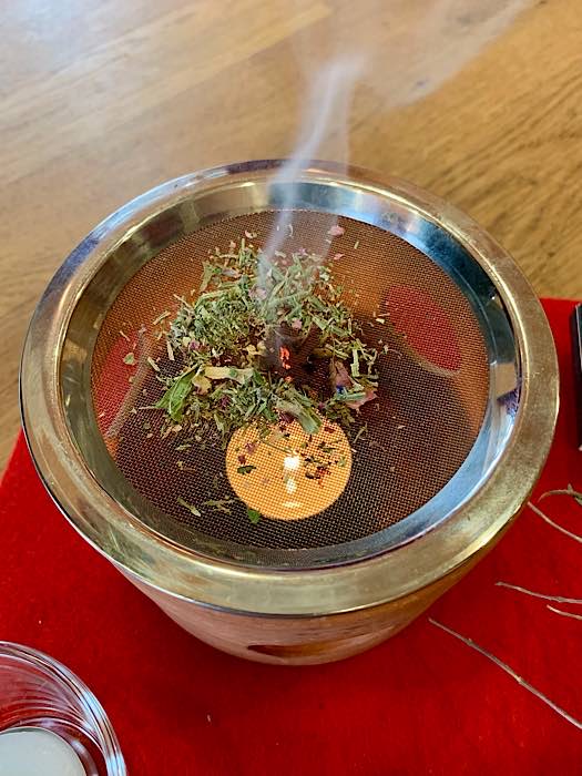 Räuchern in den Rauhnächten (Foto: Landesforsten.RLP.de / P.Hochscheidt)