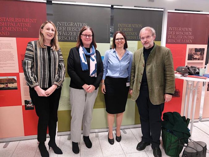 v.l.: Anne-Marie Fynn, Dr. Sabine Klapp, Prof. Nina Knape und Dr. Stefan Mörz (Bild: HWG LU).