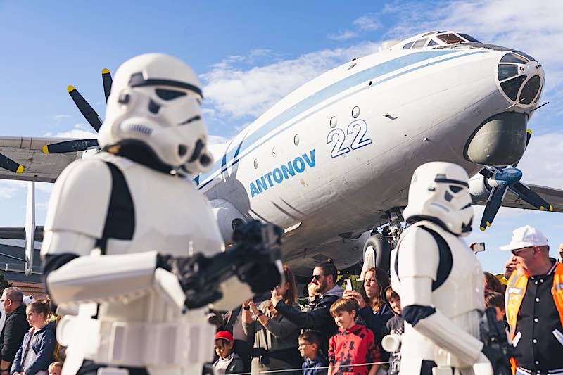 „Fiktion trifft Realität“. (Quelle: TMSNHSP)