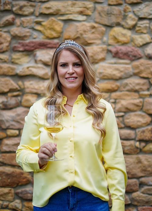 Die Pfälzische Weinprinzessin Susanna Singer (Foto: Leonie Becker / One Lion Media)