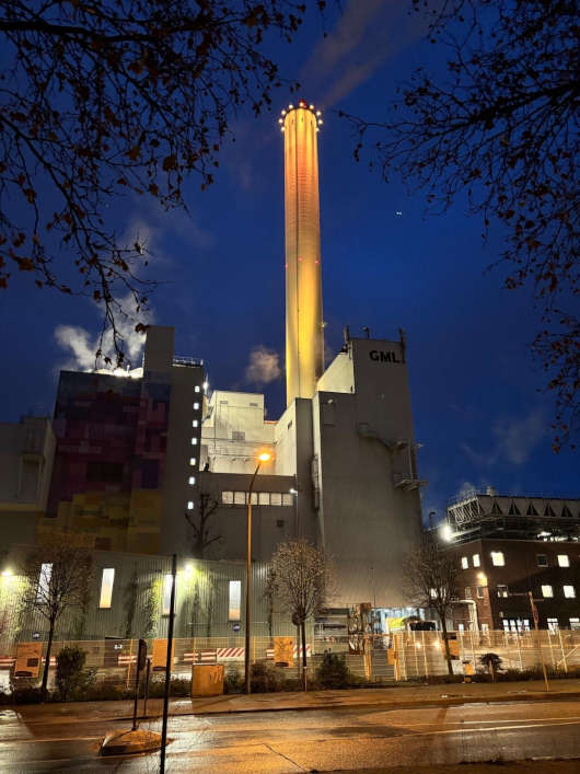 Der Kamin in Orange (Foto: GML)