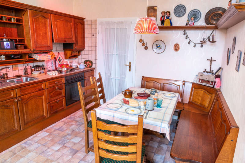 Im Anschluss folgt eine Q&A-Runde in der Lindenstraße-Ausstellung, bei der die Gäste mit den Hosts ins Gespräch kommen können, unter anderem in der Kulisse von Else Klings Küche. (Quelle: TMSNHSP)