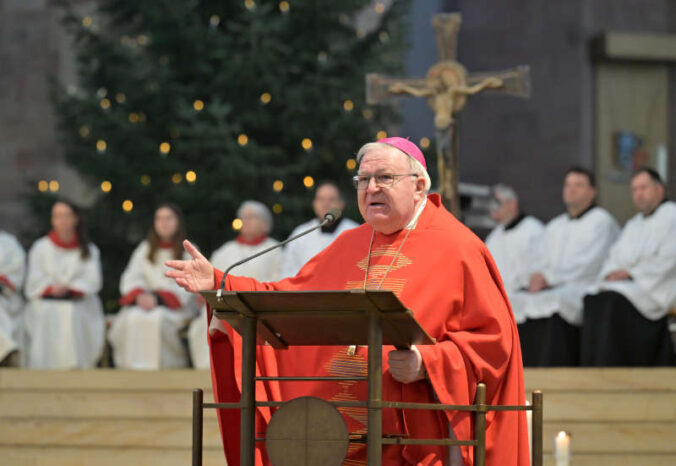 Weihbischof em. Otto Georgens beim Pontifikalamt zum 2. Weihnachtsfeiertag 2024 (Foto: Klaus Landry)