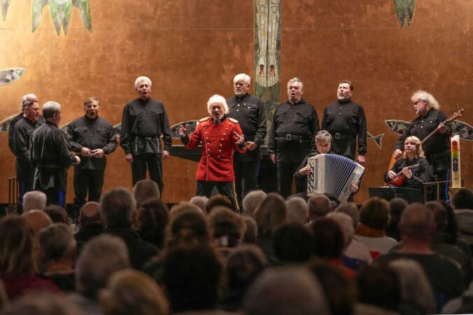 Peter Orloff und der Schwarzmeer Kosaken-Chor (Foto: Holger Knecht)