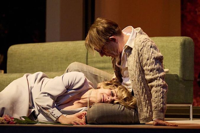 Szene aus dem Schauspiel „Wer hat Angst vor Virginia Woolf?“ (Foto: Oliver Fantitsch)