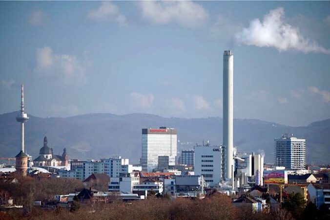 Blick auf Ludwigshafen und Mannheim (Foto: Holger Knecht)