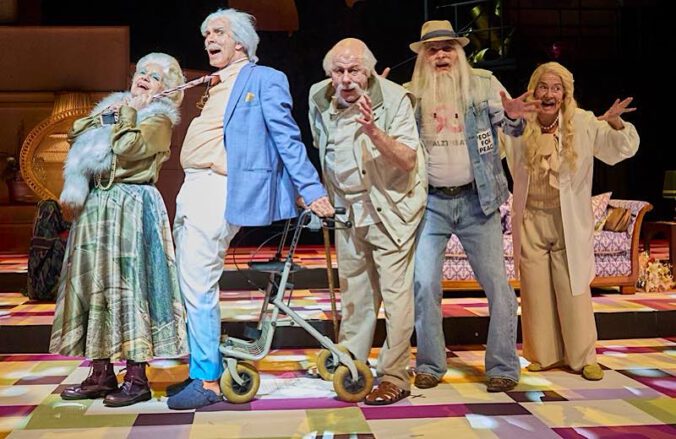 Szene aus „Ewig jung“ (Foto: Pfalztheater/ Thomas Brenner)