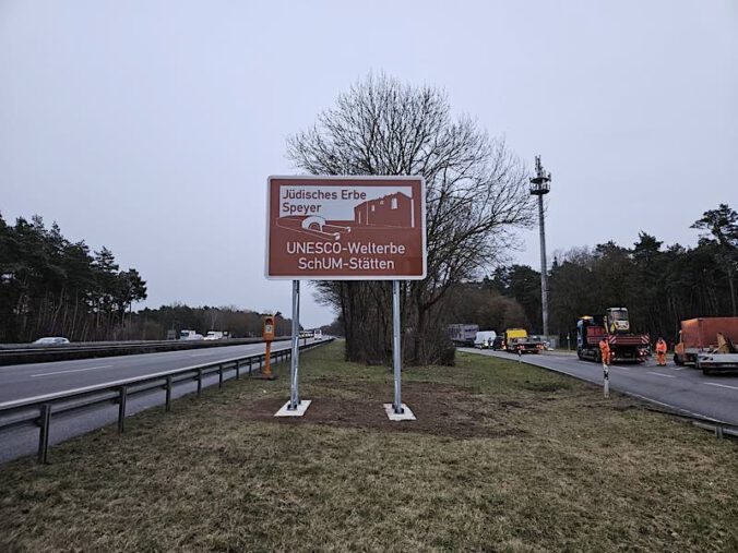 Hinweisschild (Quelle: Bremicker Bau GmbH)