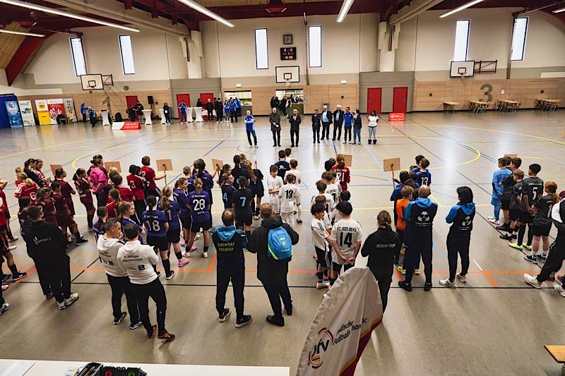 Junge Fußballerinnen und Fußballer aus dem Elsass, der Pfalz und Baden trafen sich zum PAMINA-Cup im badischen Karlsruhe-Daxlanden. (Foto: Badischer Fußballverband e.V.)