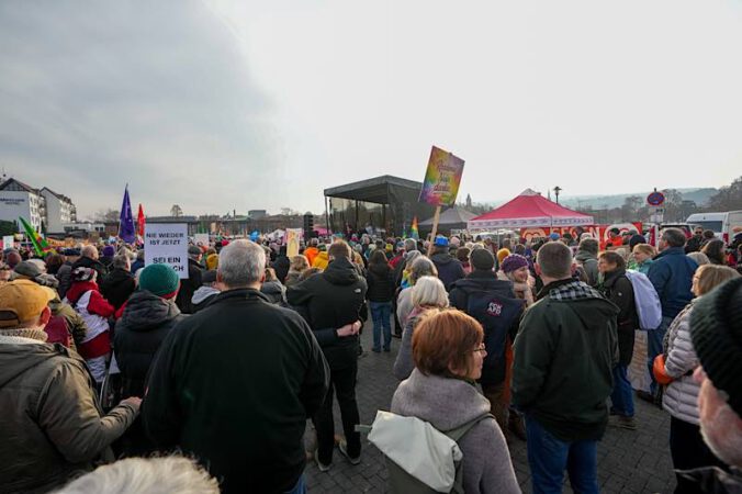 Kundgebung auf Wurstmarktplatz (Foto: Holger Knecht)