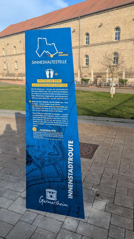 Stele am Paradeplatz (Foto: TZiegler | Stadt Germersheim)