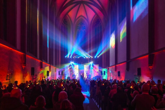 Church in Colors in der ehemaligen Klosterkirche in Lambrecht (Foto: Holger Knecht)