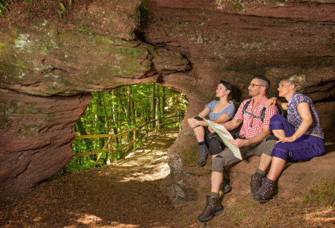 Der charakteristische Buntsandstein prägt den Premiumwanderweg „Felsenwald“. (Foto: Stadtverwaltung Pirmasens / Harald Kröher)